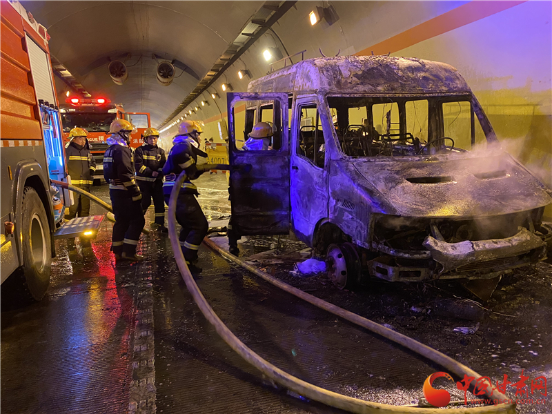 【微視頻】爭分奪秒！蘭州龔家灣消防救援站隧道內(nèi)搶救防疫物資