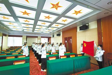 一次難得的黨課——甘肅第二、第三批援鄂醫(yī)療隊預備黨員宣誓儀式側記