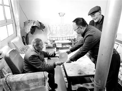 蘭州西固區(qū)86戶村民拿到農房不動產(chǎn)權證書