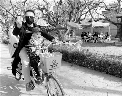 清明小長(zhǎng)假期間 百年梨園迎客來(lái)