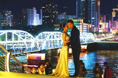 昨夜，中山橋夜景燈光更漂亮了