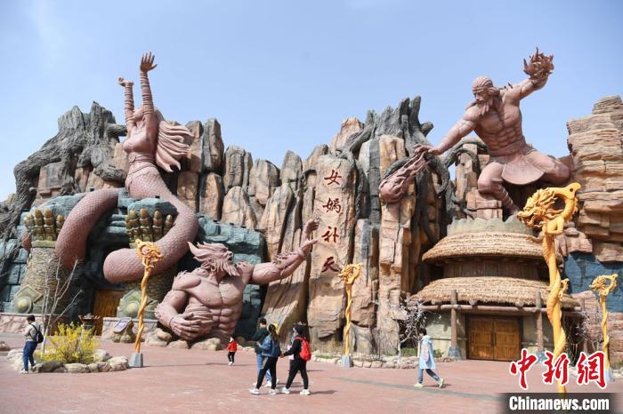 甘肅嘉峪關“疫”后旅游業(yè)漸重啟 絲路文化樂園“科技+傳統(tǒng)”助力