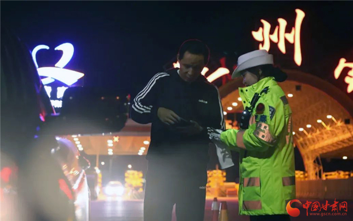 百日行動1個(gè)月 甘肅交警查處交通違法8293起（圖）