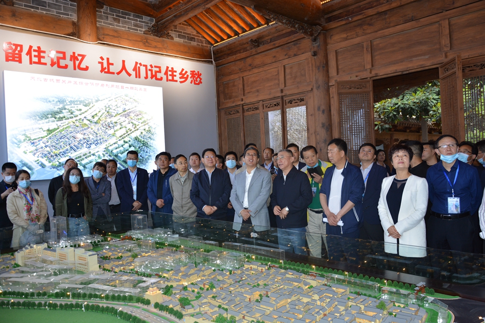 全省文化旅游產(chǎn)業(yè)項目建設(shè)推進(jìn)會參會代表觀摩天水文旅項目