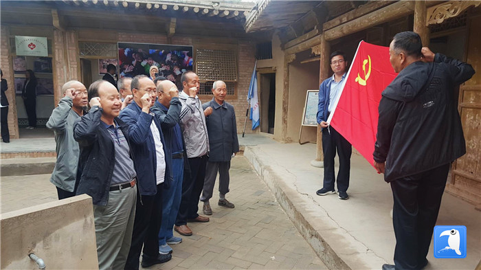 7月1日，臨夏州紀(jì)委監(jiān)委機(jī)關(guān)黨總支組織退休黨支部部分黨員前往東鄉(xiāng)縣布楞溝村史館，開(kāi)展主題黨日活動(dòng)。_副本.jpg