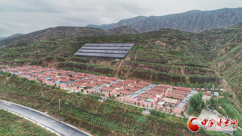 【跟著總書記看甘肅】布楞溝村：水引來了，路修通了，新農(nóng)村建起來了（圖）