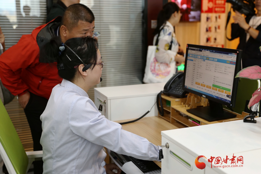 【走向我們的小康生活】蘭州：虛擬養(yǎng)老院托起幸?！跋﹃柤t”