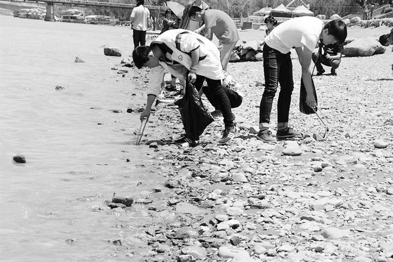 保護(hù)母親河，我們一直在路上……