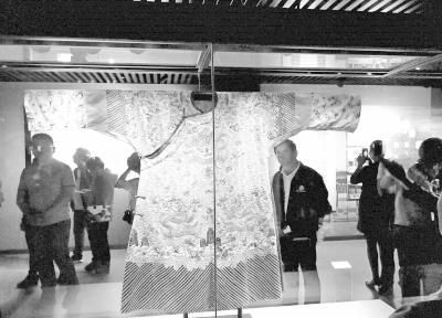 甘肅文化丨嘉慶所賜，被當(dāng)戲服 永登博物館九龍黃袍的前世今生