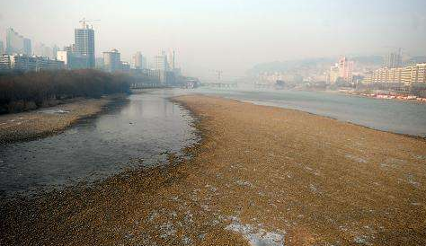 市民：黃河水位大降會(huì)不會(huì)影響供水？ 水務(wù)部門：枯水期流量偏小屬于正?，F(xiàn)象