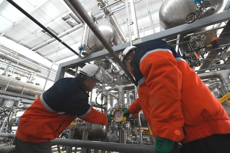 建設千億級化工產業(yè)園區(qū) 秦川園區(qū)深化“政校企”合作