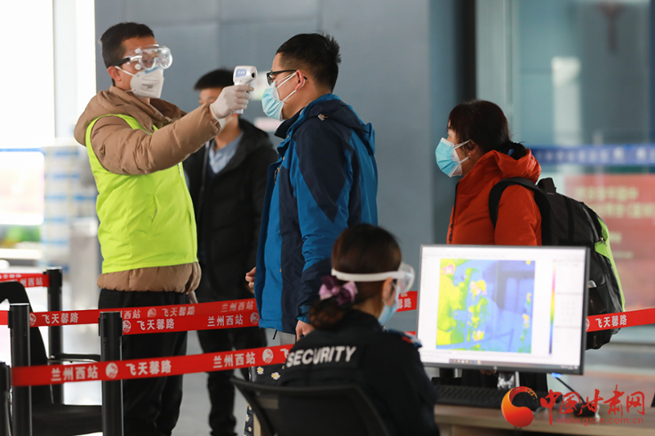 回家路上，請配合疫情防控要求 