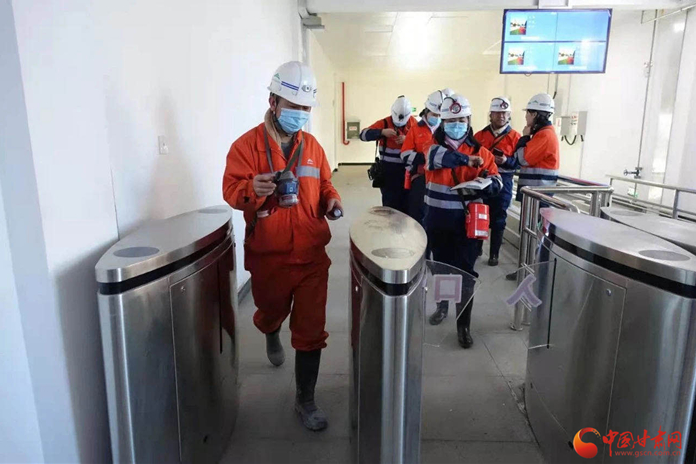 【新春走基層】春節(jié)，他們依然堅守在600米礦井下