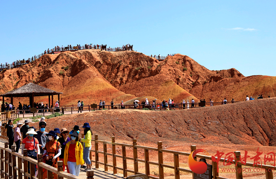 端午假期張掖共接待游客87.05萬人次，實現(xiàn)旅游收入4.64億元