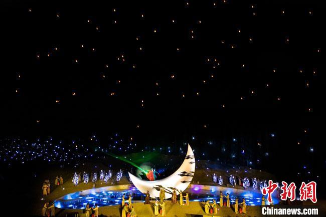 圖為大型沙漠實(shí)景演出《敦煌盛典》演出劇照。(資料圖) 敦煌市委宣傳部供圖