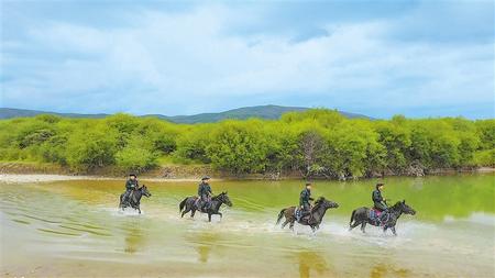 草原騎警，牧民心中的親人——記瑪曲縣公安局草原騎警大隊