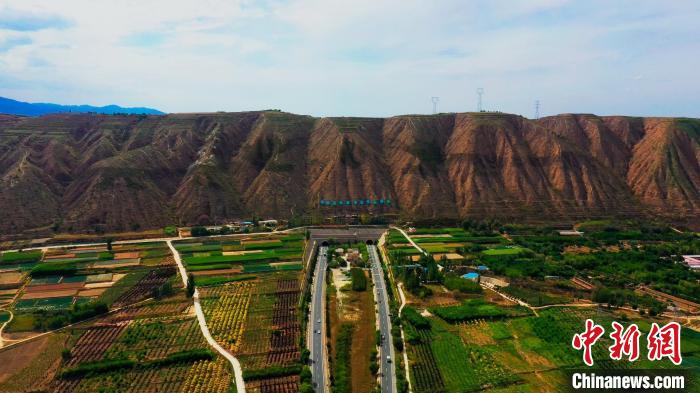 甘肅榆中造養(yǎng)結(jié)合十?dāng)?shù)年荒山改綠 野生動(dòng)物?！奥睹妗?>
        </a><em>甘肅榆中造養(yǎng)結(jié)合十?dāng)?shù)年荒山改綠 野生動(dòng)物常“露面”</em></li>
    <li><a  target=