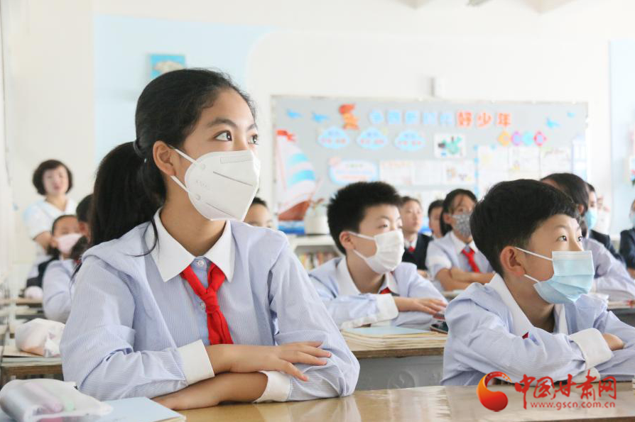 蘭州市開學(xué)第一課 46萬(wàn)“黃河少年”傳唱《大豆謠》