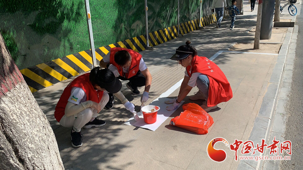 蘭州城關(guān)：規(guī)范停車劃線標(biāo)識 讓非機動車停放“守規(guī)矩”