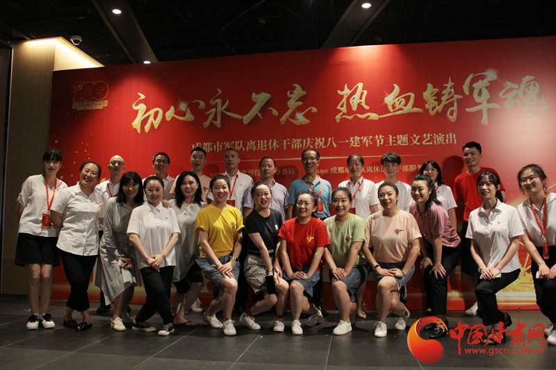 【蘭大新聞學(xué)子重走西北角】不變的軍旅情，不滅的舞臺(tái)夢——記原成都軍區(qū)政治部戰(zhàn)旗文工團(tuán)國家一級演員楊思遠(yuǎn)