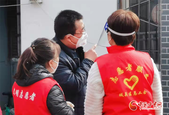 【甘快看·疫情防控最美有你（11）】奔走在“戰(zhàn)疫”一線！有一種力量叫志愿者