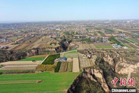 圖為位于甘肅省慶陽市西峰區(qū)境內(nèi)的南佐遺址地貌。(資料圖) 甘肅省文物局供圖