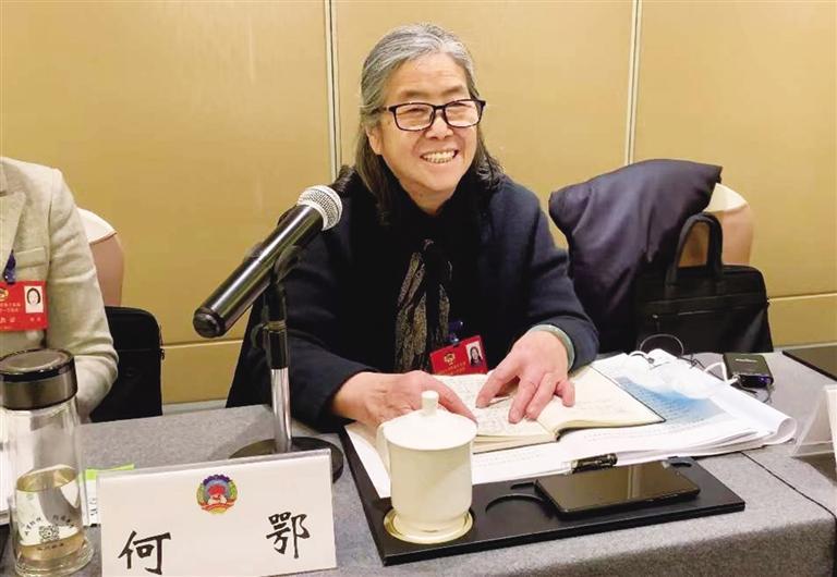 【委員風采】“明星委員”何鄂的三個“幸?！?>
        </a><em>【委員風采】“明星委員”何鄂的三個“幸福”</em></li>
    <li><a  target=