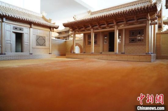 圖為微縮建筑蘭州四合院內(nèi)部結(jié)構(gòu)?！【琶赖┰?　攝