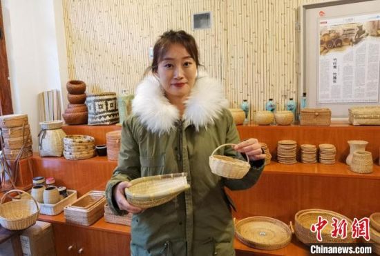 40多種精小玲瓏、純手工制作的新型盛食容器、居家工藝品等，每一件都令人愛不釋手?！●T志軍 攝