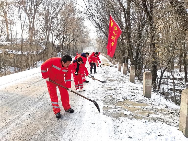 臨夏州東鄉(xiāng)公路段開(kāi)展“打冰防滑、黨員先行”主題黨日活動(dòng)