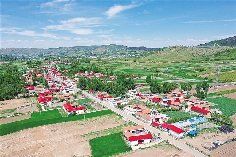 沃野奏歡歌——和政縣松鳴鎮(zhèn)狼土泉村推進鄉(xiāng)村振興工作側(cè)記