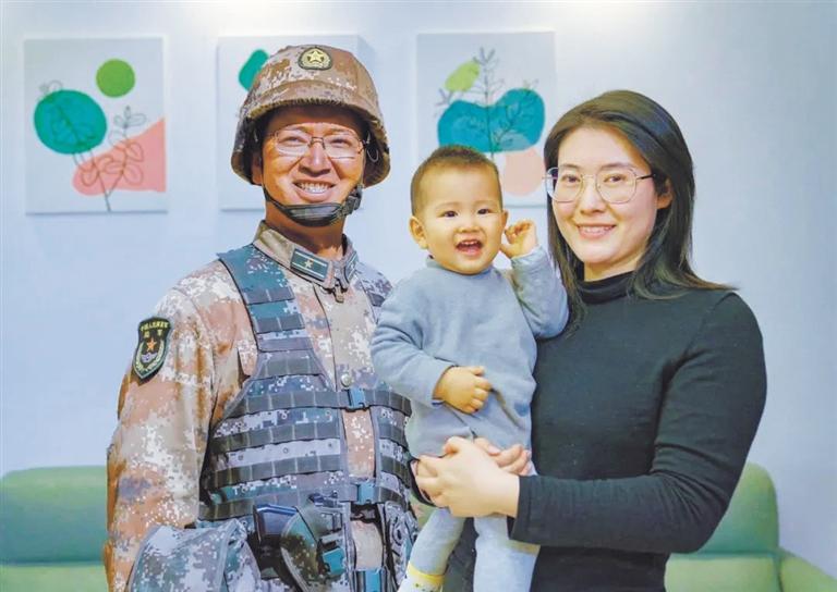 蘭州市退役軍人事務(wù)局舉行清明代祭掃儀式 陳紅軍烈士父親給兒子寫(xiě)來(lái)寄語(yǔ) “你是祖國(guó)的好兒女，也是我們的驕傲”