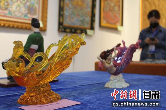 圖為敦煌飛天造型的作品。徐雪 攝