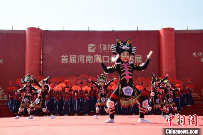圖為首屆周口伏羲書展開幕式表演。　梁照曾 攝