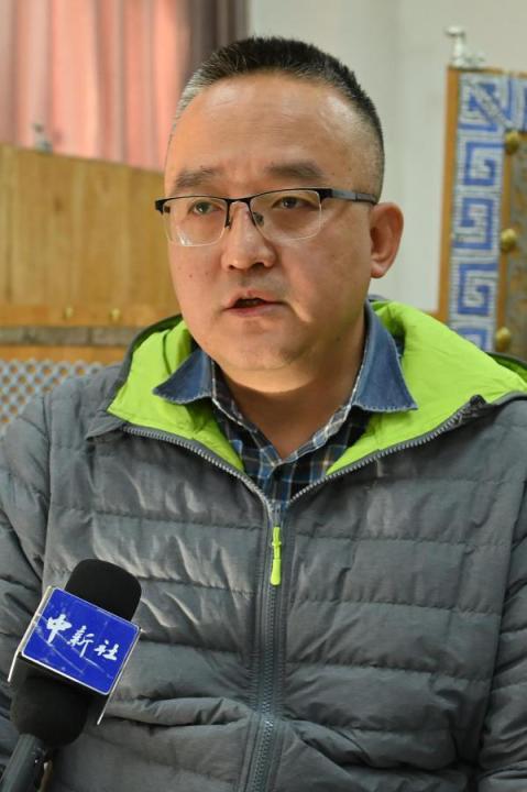 謝焱，甘肅省文物考古研究所副研究館員、考古研究二部主任、田野考古項(xiàng)目負(fù)責(zé)人。主持參與了張家川馬家塬戰(zhàn)國(guó)西戎墓地、臨潭磨溝齊家文化墓地等20多項(xiàng)考古調(diào)查、發(fā)掘工作，曾獲得中國(guó)國(guó)家文物局田野考古二、三等獎(jiǎng)，“十二五”文物保護(hù)科學(xué)和技術(shù)創(chuàng)新二等獎(jiǎng)等榮譽(yù)。