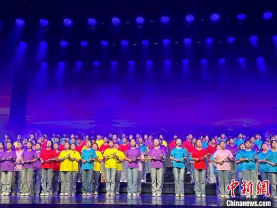 5月28日晚，“詩意甘肅·絲路長風(fēng)三千里”——月出涼州·武威詩會在甘肅省武威市漢唐天馬城舉行。楊娜 攝