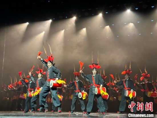 圖為涼州攻鼓子表演。楊娜 攝