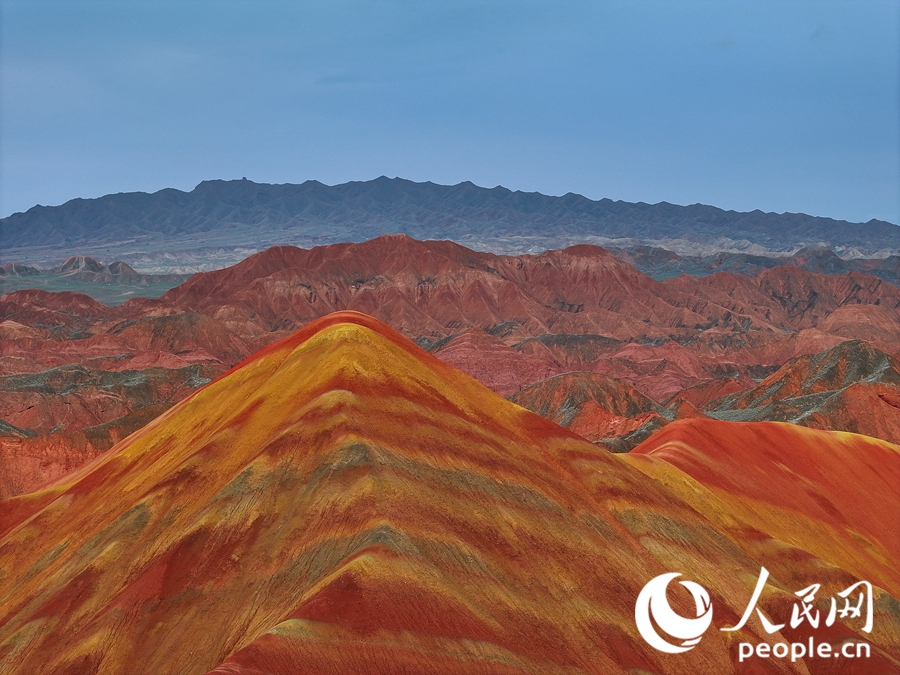 雨后的七彩丹霞，顏色格外艷麗。人民網(wǎng)記者 李根攝