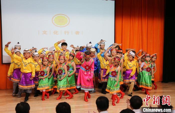 圖為蘭州大學(xué)文化行者團(tuán)隊(duì)走進(jìn)民族社區(qū)，開(kāi)展系列活動(dòng)。(資料圖)蘭州大學(xué)供圖