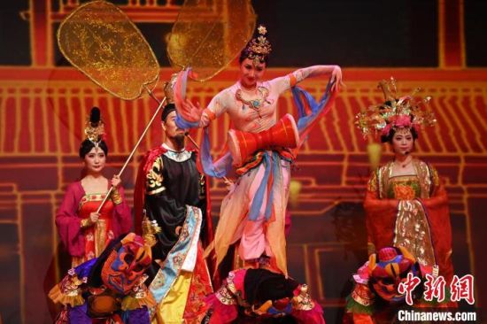 2023年第六屆敦煌文博會(huì)期間，系列演藝上演。(資料圖)李亞龍 攝